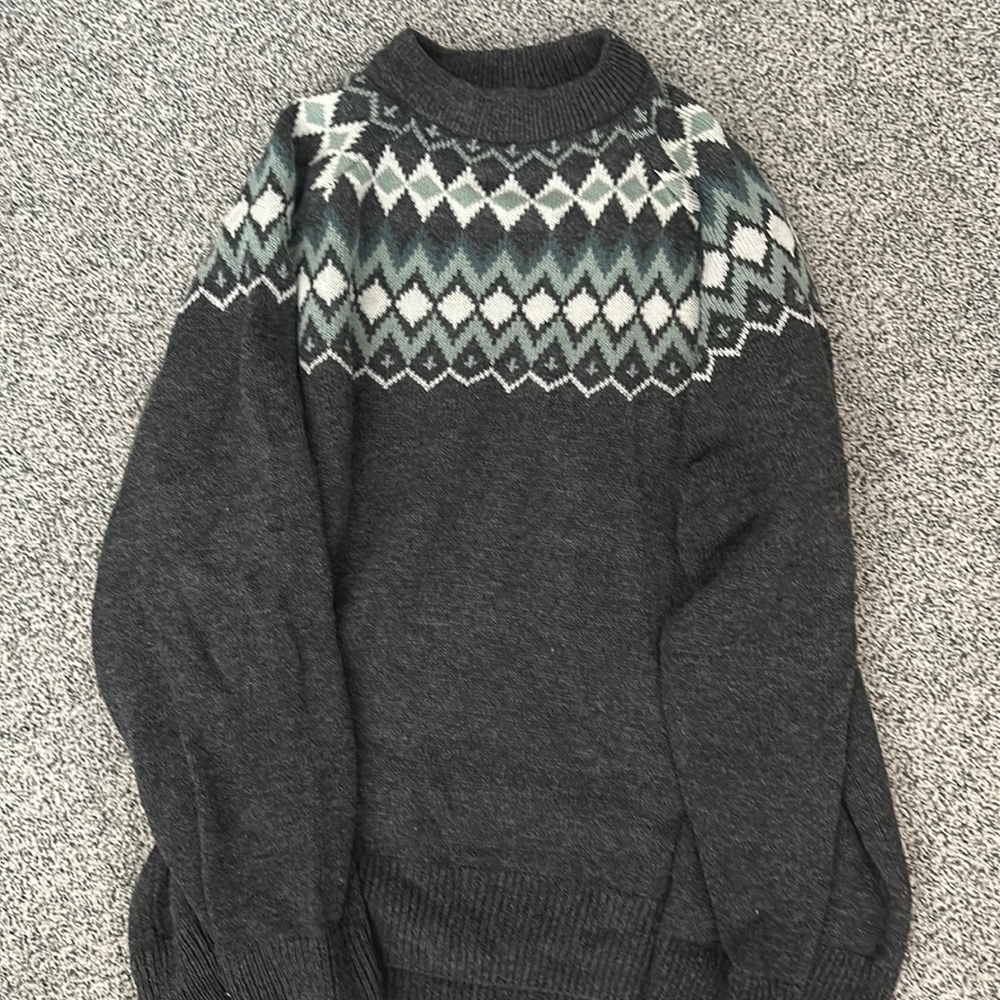 H&M holiday sweater